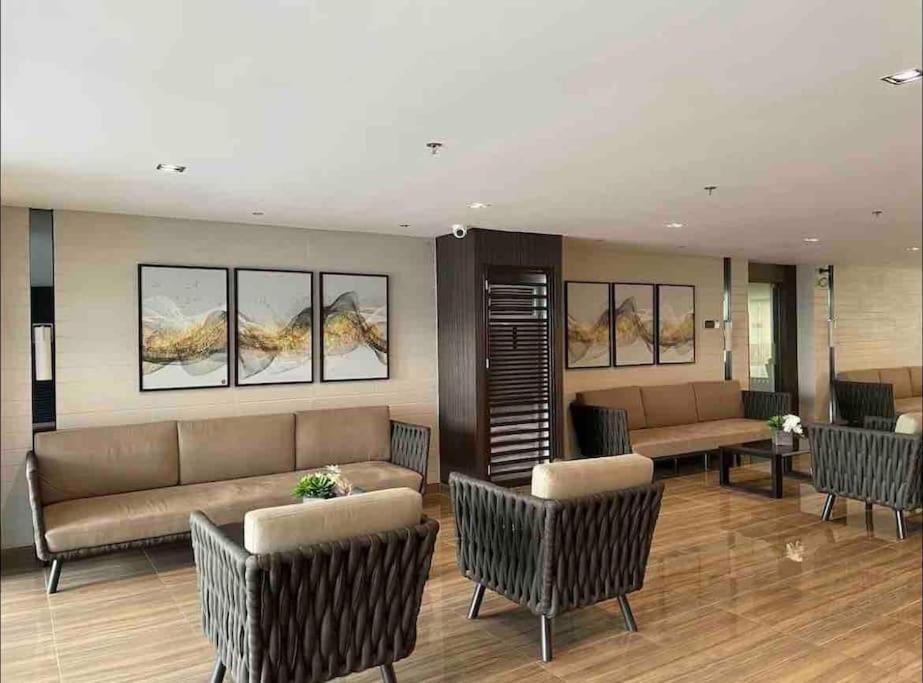 Apartment In Air Residences, Makati With Wifi, Netflix, Pool, Mall And More Manila Eksteriør billede
